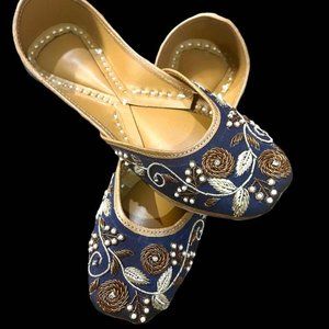Traditional Handmade  Punjabi Jutti ( US size 7 to 9 available)